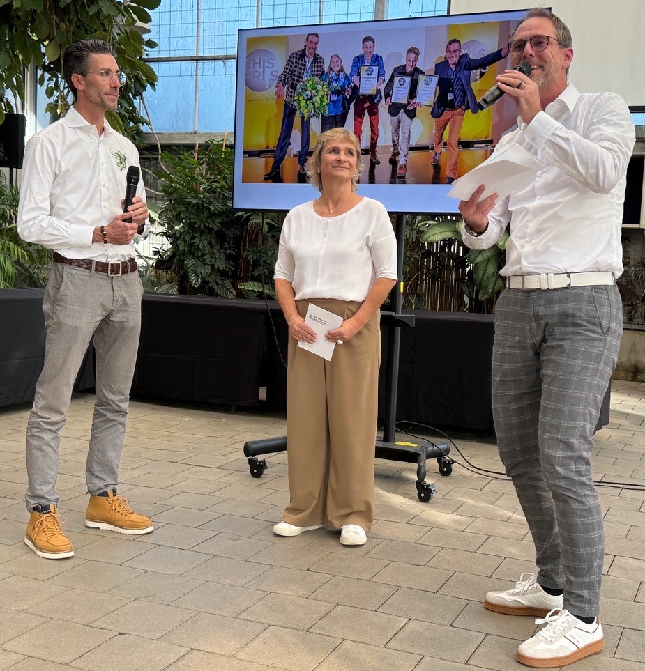 Patrick Bösch, Inhaber der Bösch-Gärten AG, sowie Claudia Dätwyler, Beraterin Prävention, und Martin Schilt, Leiter IV-Stelle der SVA Zürich, präsentieren dem interessierten Publikum, was gelebte Integration bewirkt.