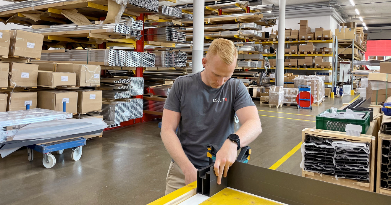 Mitarbeiter der Ecolite AG in Wolfhausen ZH