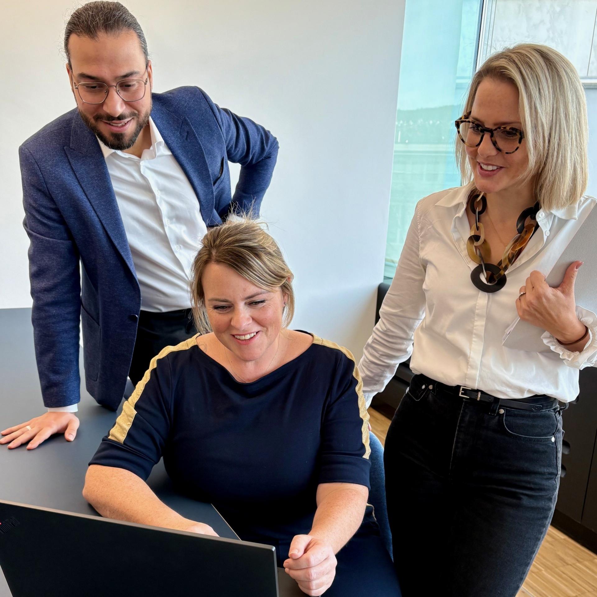 Teamfoto der Unternehmenscoaches der SVA Zürich, engagiert für Prävention und Gesundheit in KMU-Betrieben.
