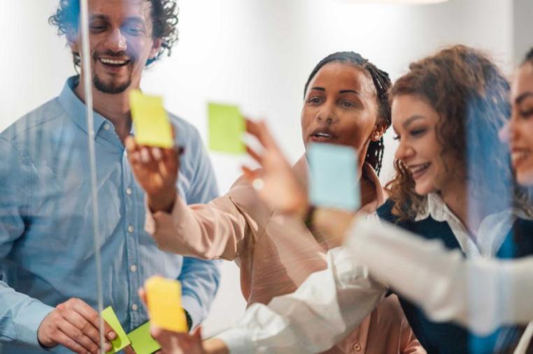 Personen bei einem Workshop