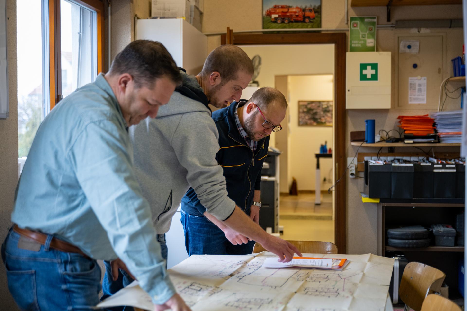 In der Zentrale der Bachofner Kanalreinigungen AG in Fehraltorf werden die Einsätze koordiniert und geplant. 