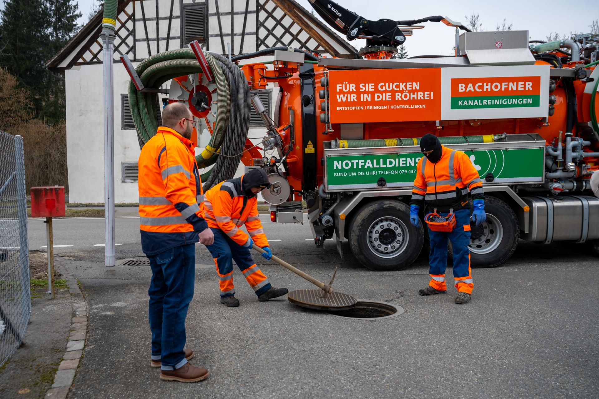 Die Arbeit draussen ist körperlich anstrengend – umso mehr im Winter, wenn es kalt ist. 
