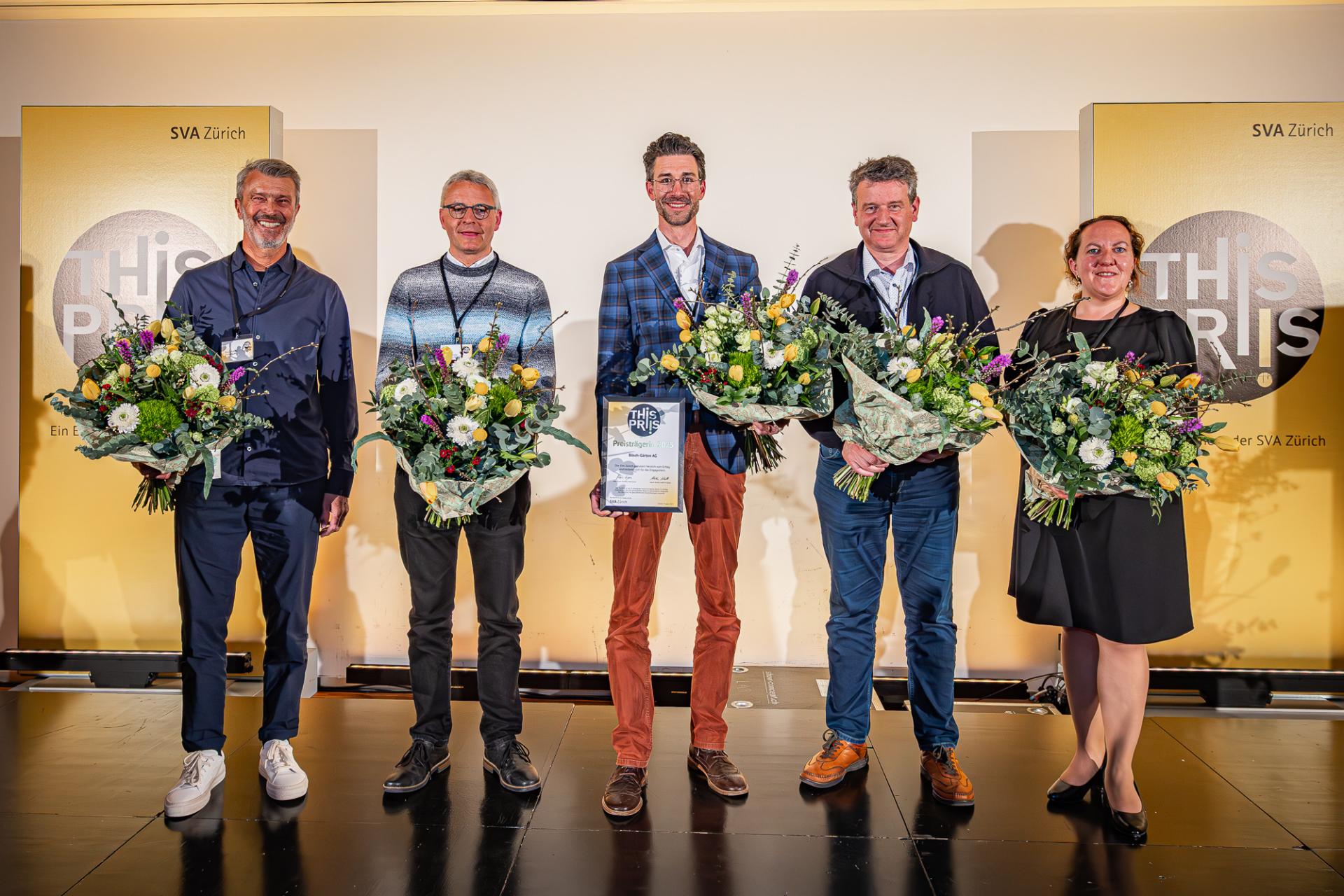Die Finalisten des This-Priis 2025: (v. l.) Bruno Schefer (Cosanum AG), Beat Henzirohs (Opernhaus Zürich AG), Patrick Bösch (Bösch-Gärten AG), Peter Ringger (LANDI Furt- und Limmattal), Evelyne Sydler (Academia Education AG)